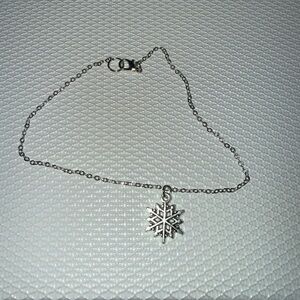 Silver Snowflake Pendant Bracelet
